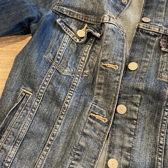 Levi’s Denim Jacket - Picture 4 of 5